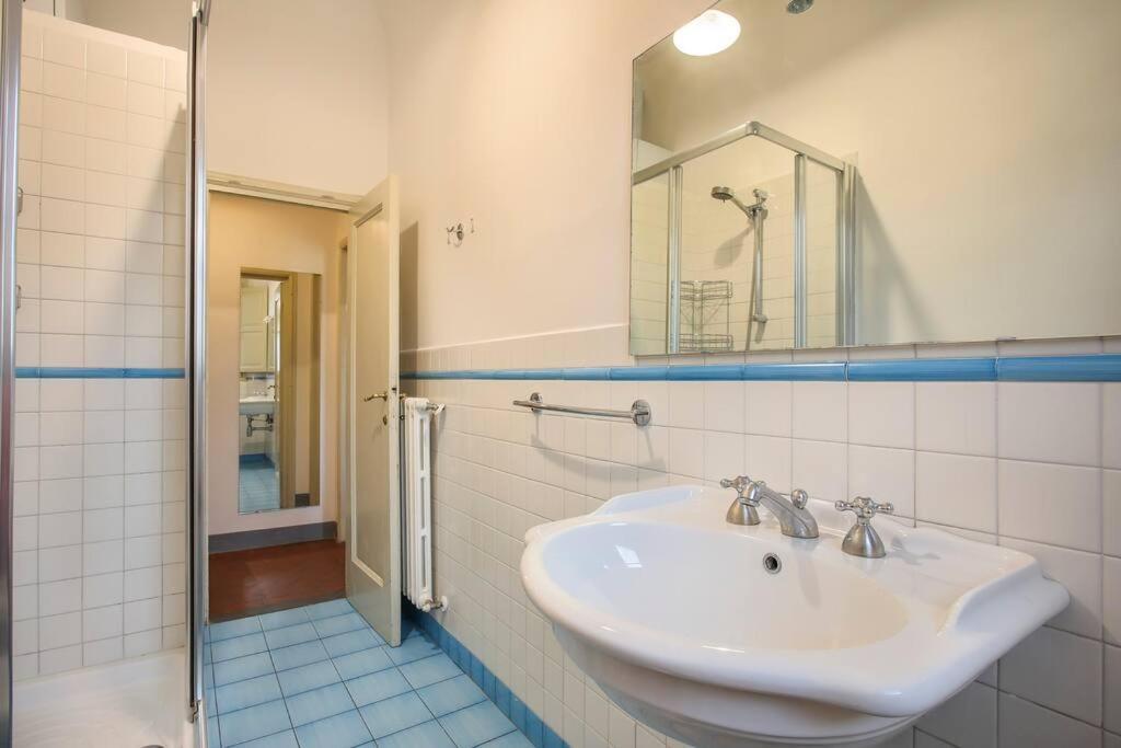 Palazzo Borghese 2 Bedroom Firenze Bagian luar foto