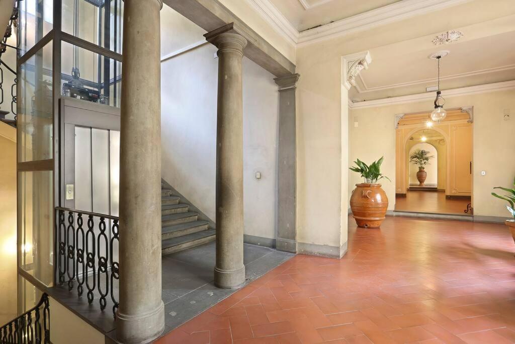 Palazzo Borghese 2 Bedroom Firenze Bagian luar foto